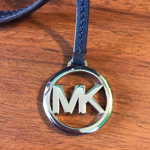 🔵🔵Vintage Michael Kors Saffiano Shoulder Handbag.🔵🔵 - Picture 5 of 10